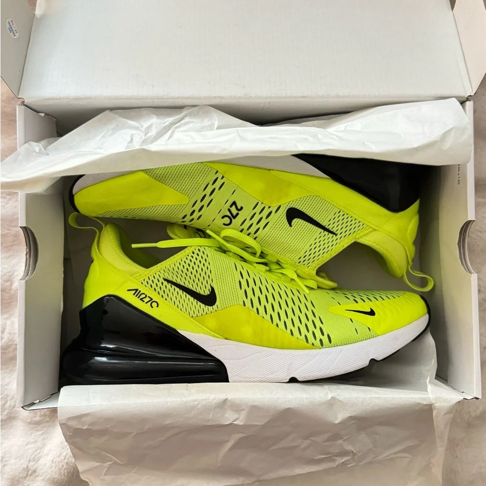 Nike Air Max 270 - Picture 3 of 3